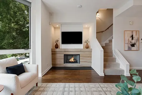 2009 North Hoyne Avenue Chicago IL 60647