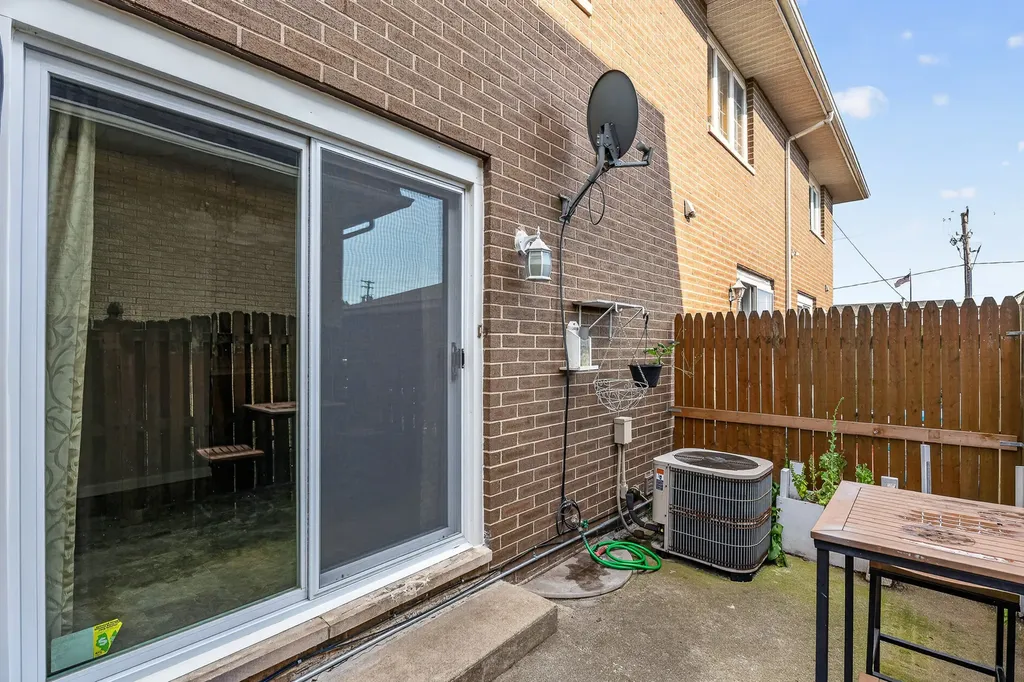 613 East 3rd Street Lockport IL 60441