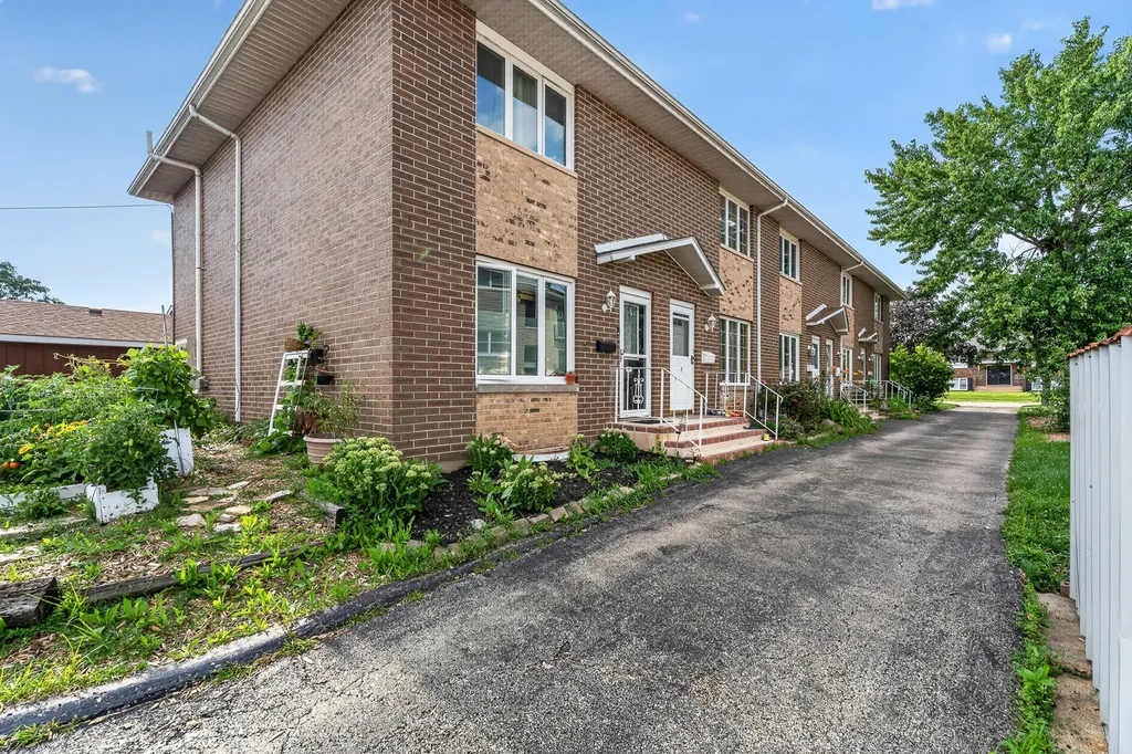 613 East 3rd Street Lockport IL 60441