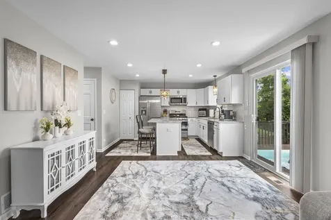 2253 North Stonehedge Court Round Lake Beach IL 60073