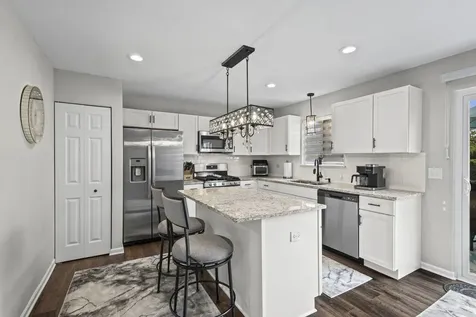 2253 North Stonehedge Court Round Lake Beach IL 60073