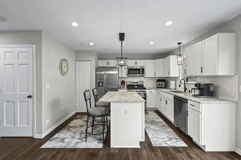 2253 North Stonehedge Court Round Lake Beach IL 60073
