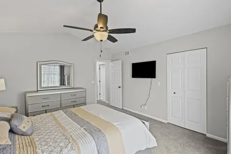 2253 North Stonehedge Court Round Lake Beach IL 60073