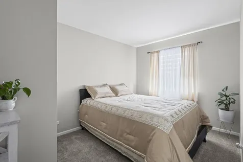 2253 North Stonehedge Court Round Lake Beach IL 60073