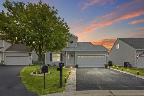 2253 North Stonehedge Court Round Lake Beach IL 60073