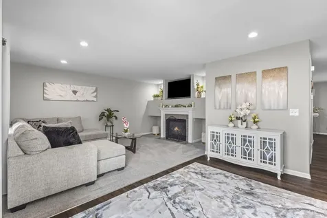 2253 North Stonehedge Court Round Lake Beach IL 60073