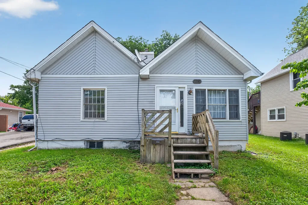 322 Hickory Street Dekalb IL 60115