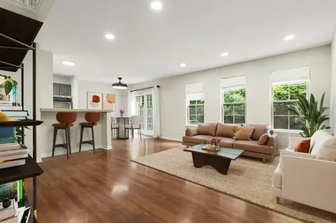 360 Golfview Court Bloomingdale IL 60108