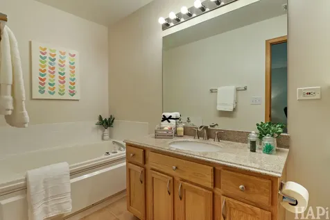 567 Shakespeare Drive Grayslake IL 60030