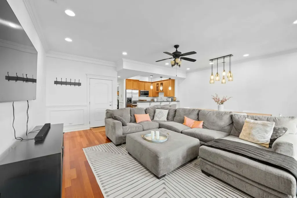 3414 North Sheffield Avenue Chicago IL 60657
