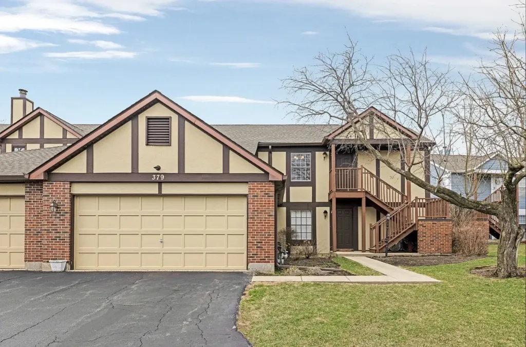 379 Sandhurst Circle Glen Ellyn IL 60137