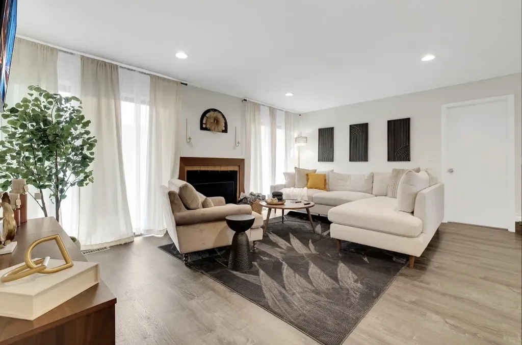 379 Sandhurst Circle Glen Ellyn IL 60137
