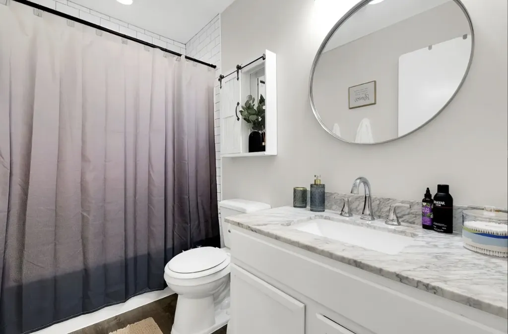 379 Sandhurst Circle Glen Ellyn IL 60137