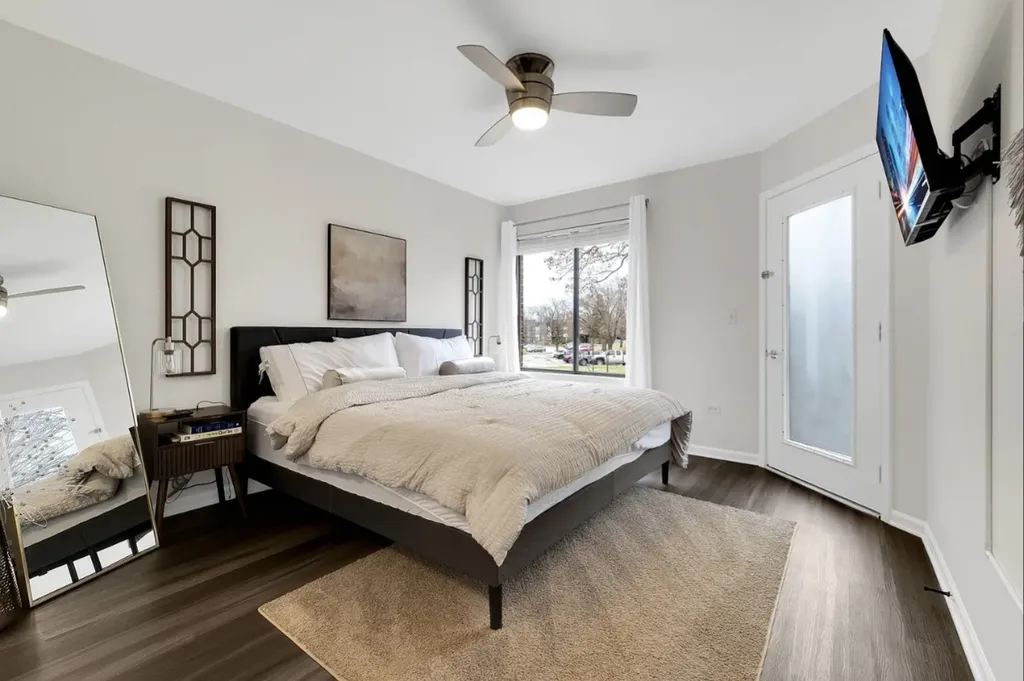 379 Sandhurst Circle Glen Ellyn IL 60137