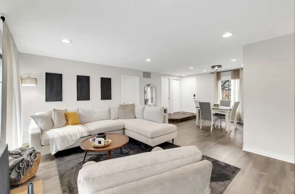379 Sandhurst Circle Glen Ellyn IL 60137
