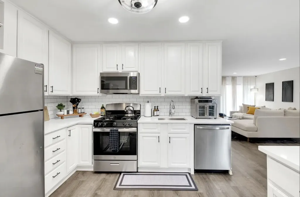 379 Sandhurst Circle Glen Ellyn IL 60137