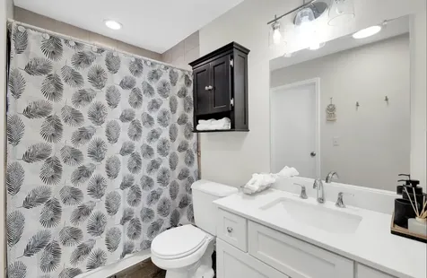 379 Sandhurst Circle Glen Ellyn IL 60137