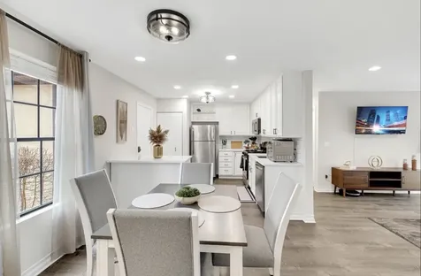 379 Sandhurst Circle Glen Ellyn IL 60137