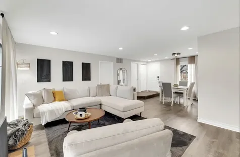 379 Sandhurst Circle Glen Ellyn IL 60137