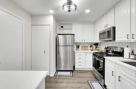 379 Sandhurst Circle Glen Ellyn IL 60137