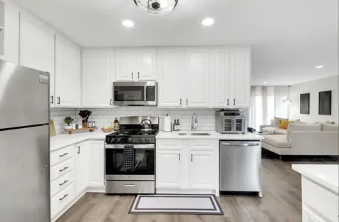 379 Sandhurst Circle Glen Ellyn IL 60137