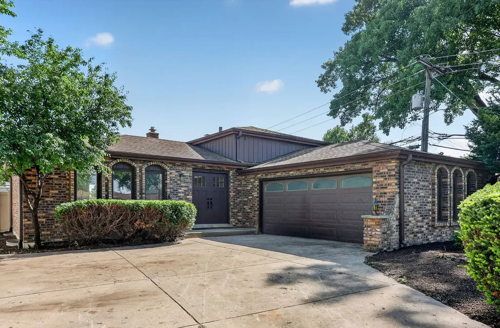 216 West Kimbell Avenue Elmhurst IL 60126