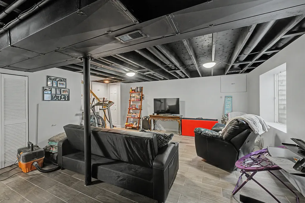 8616 West 144th. Street W Orland Park IL 60462