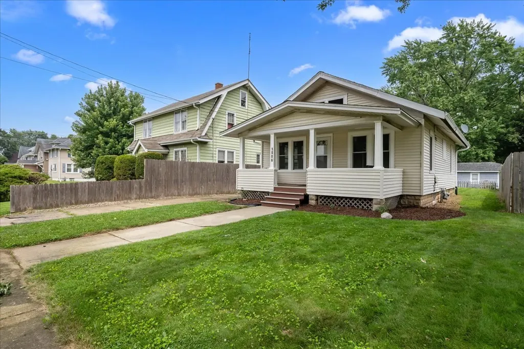 1006 South 4th Street Aurora IL 60505