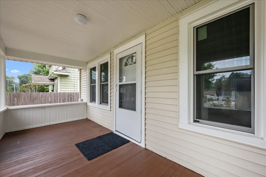 1006 South 4th Street Aurora IL 60505