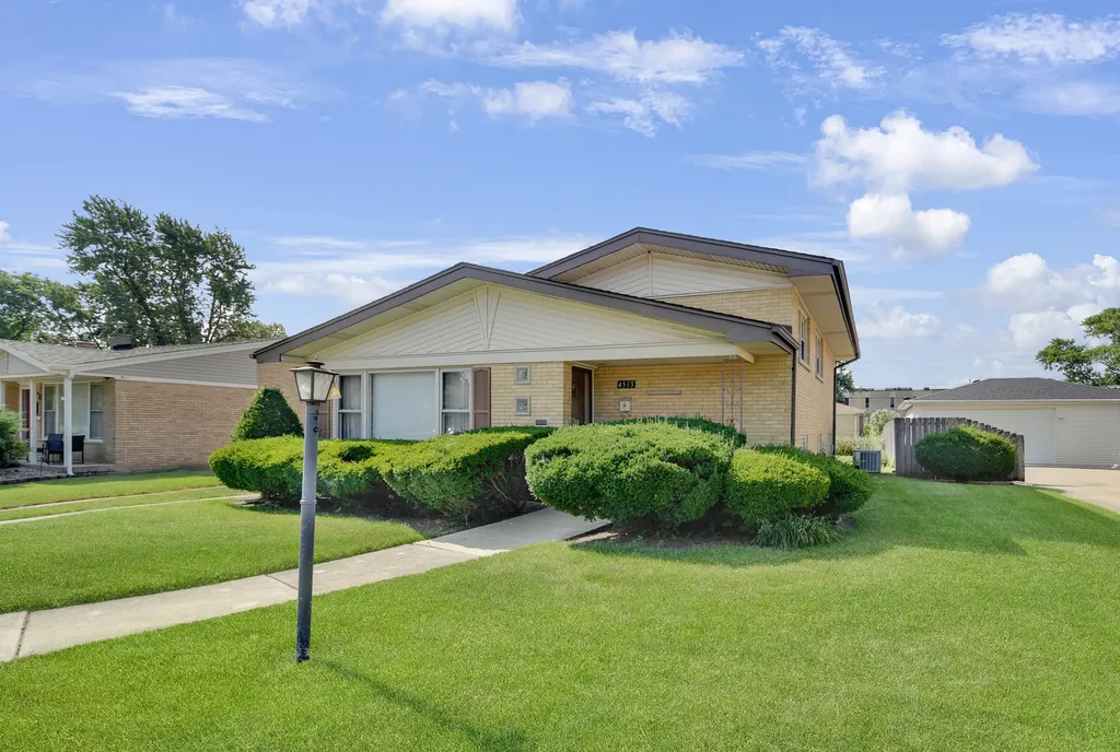 4513 West 102nd Street Oak Lawn IL 60453