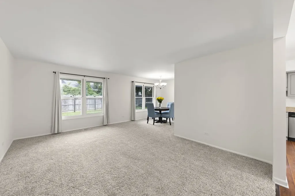 121 Newport Drive Bolingbrook IL 60440