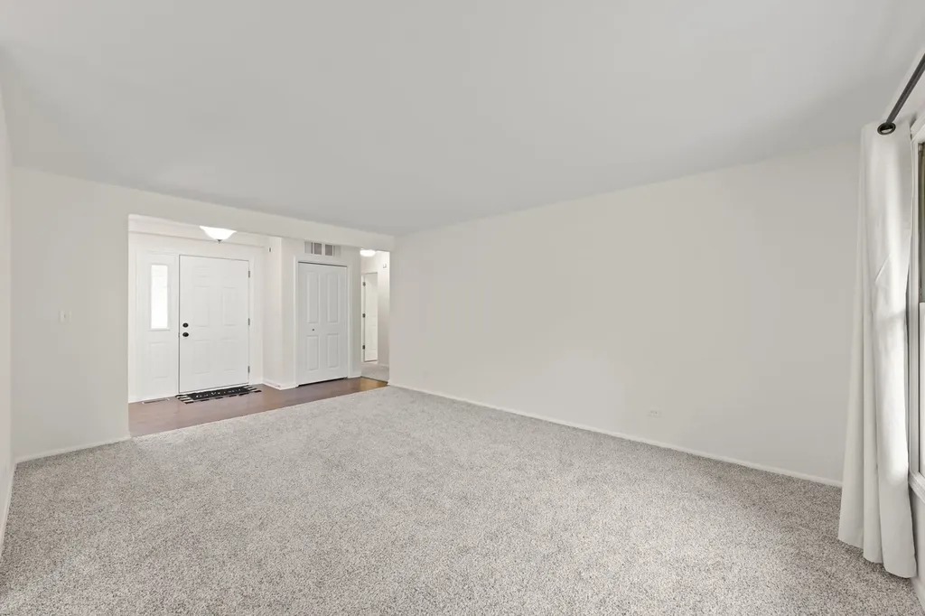 121 Newport Drive Bolingbrook IL 60440