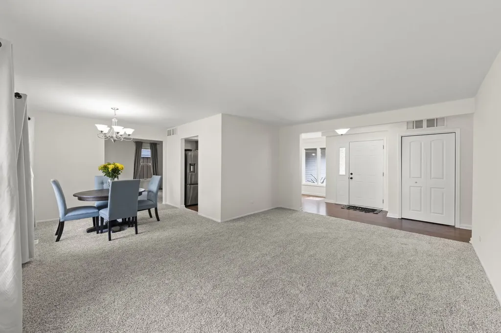 121 Newport Drive Bolingbrook IL 60440