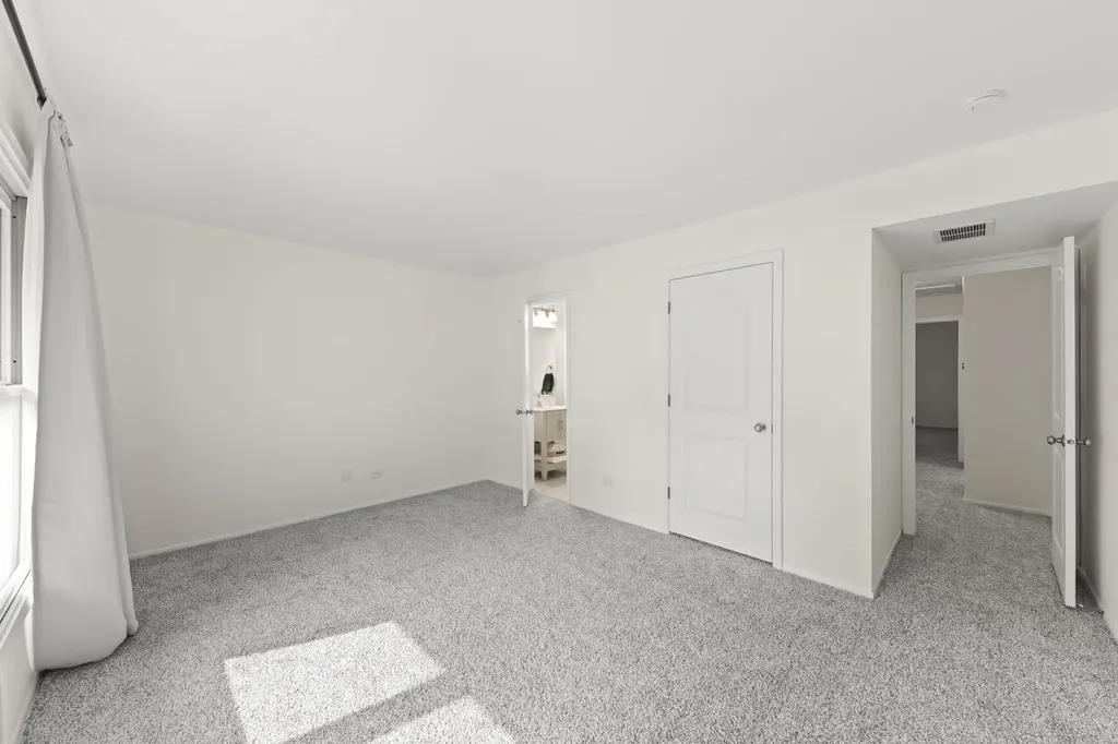 121 Newport Drive Bolingbrook IL 60440