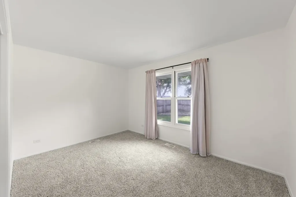 121 Newport Drive Bolingbrook IL 60440