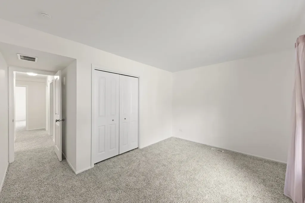 121 Newport Drive Bolingbrook IL 60440
