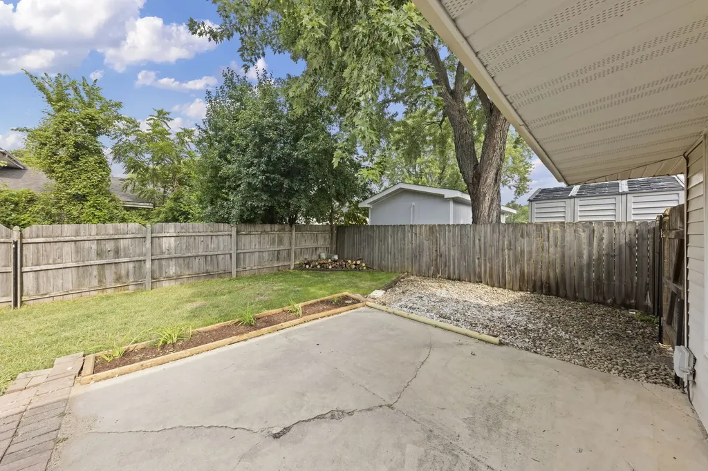 121 Newport Drive Bolingbrook IL 60440