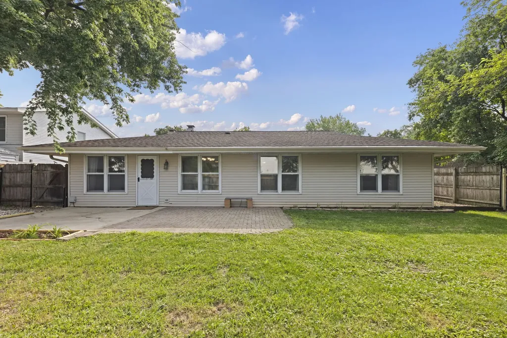 121 Newport Drive Bolingbrook IL 60440
