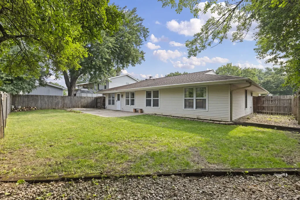 121 Newport Drive Bolingbrook IL 60440