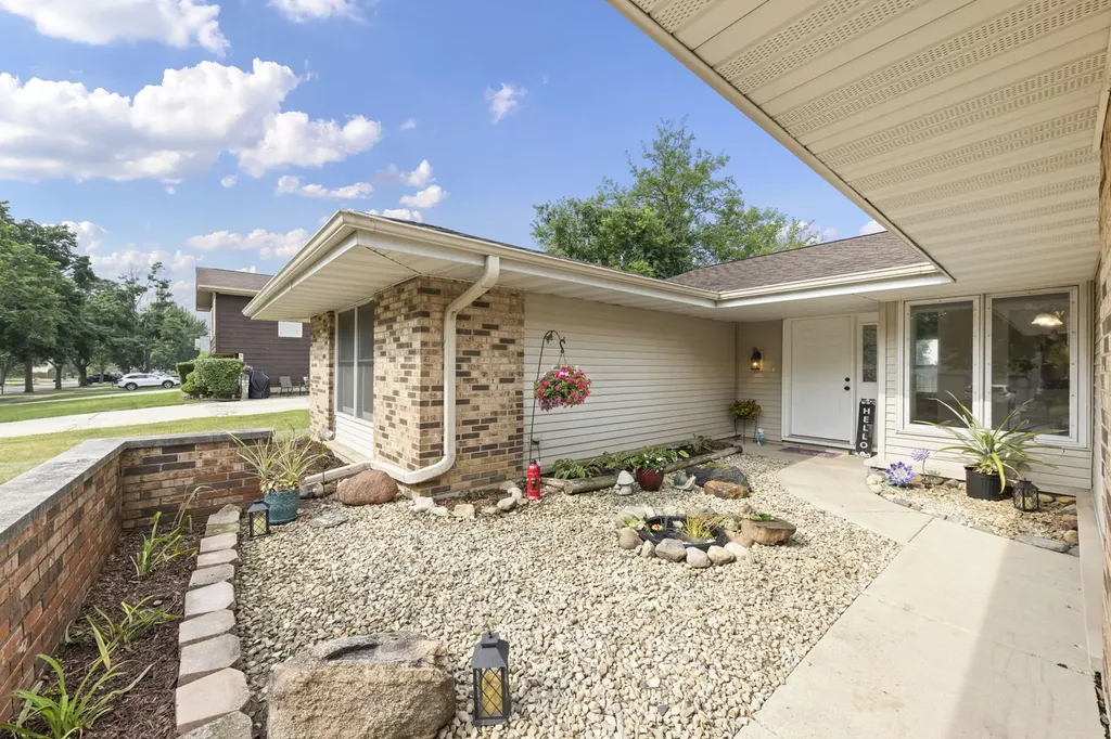 121 Newport Drive Bolingbrook IL 60440