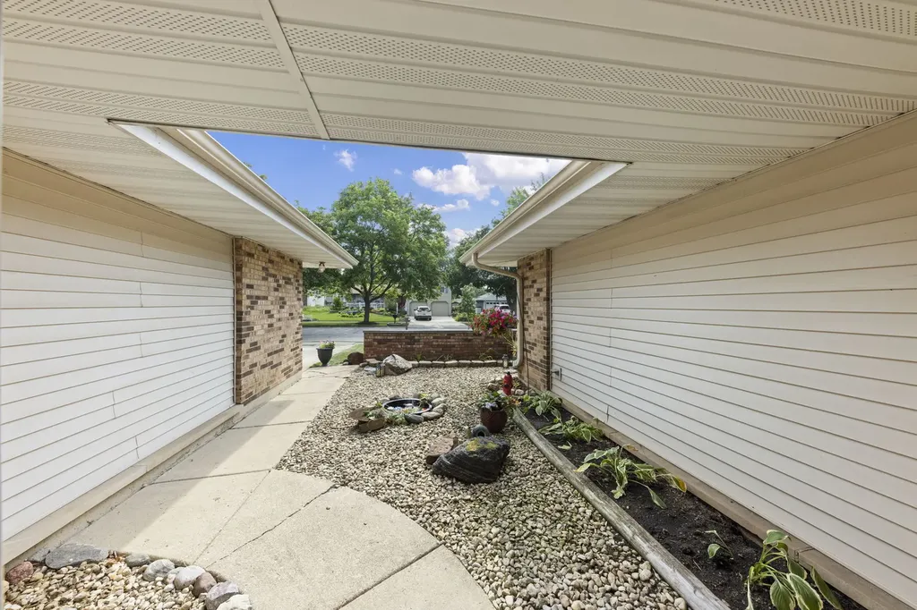 121 Newport Drive Bolingbrook IL 60440