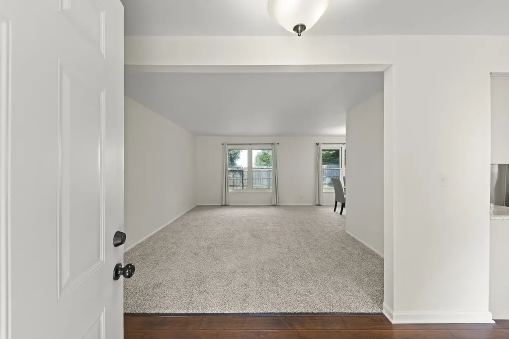 121 Newport Drive Bolingbrook IL 60440