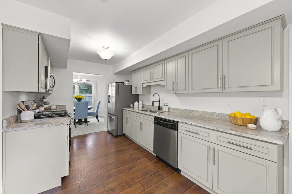 121 Newport Drive Bolingbrook IL 60440