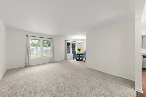 121 Newport Drive Bolingbrook IL 60440