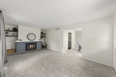 121 Newport Drive Bolingbrook IL 60440