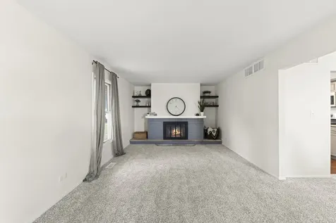 121 Newport Drive Bolingbrook IL 60440