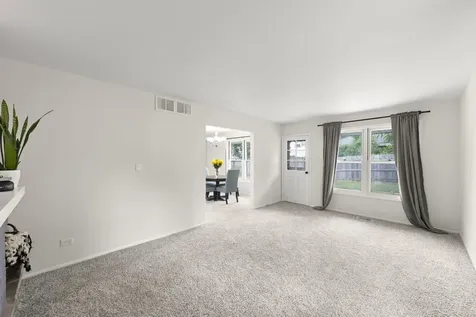 121 Newport Drive Bolingbrook IL 60440