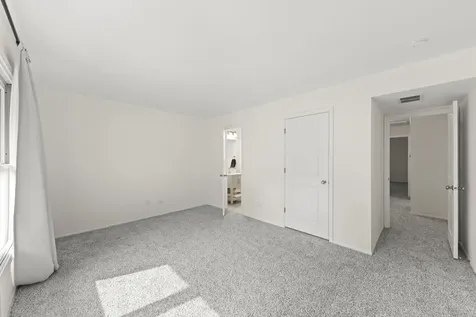 121 Newport Drive Bolingbrook IL 60440