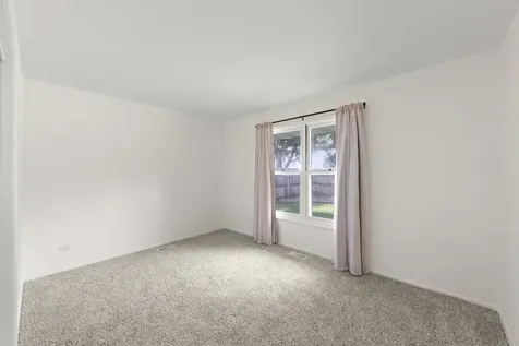 121 Newport Drive Bolingbrook IL 60440
