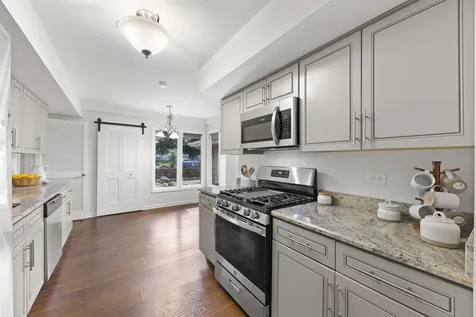 121 Newport Drive Bolingbrook IL 60440